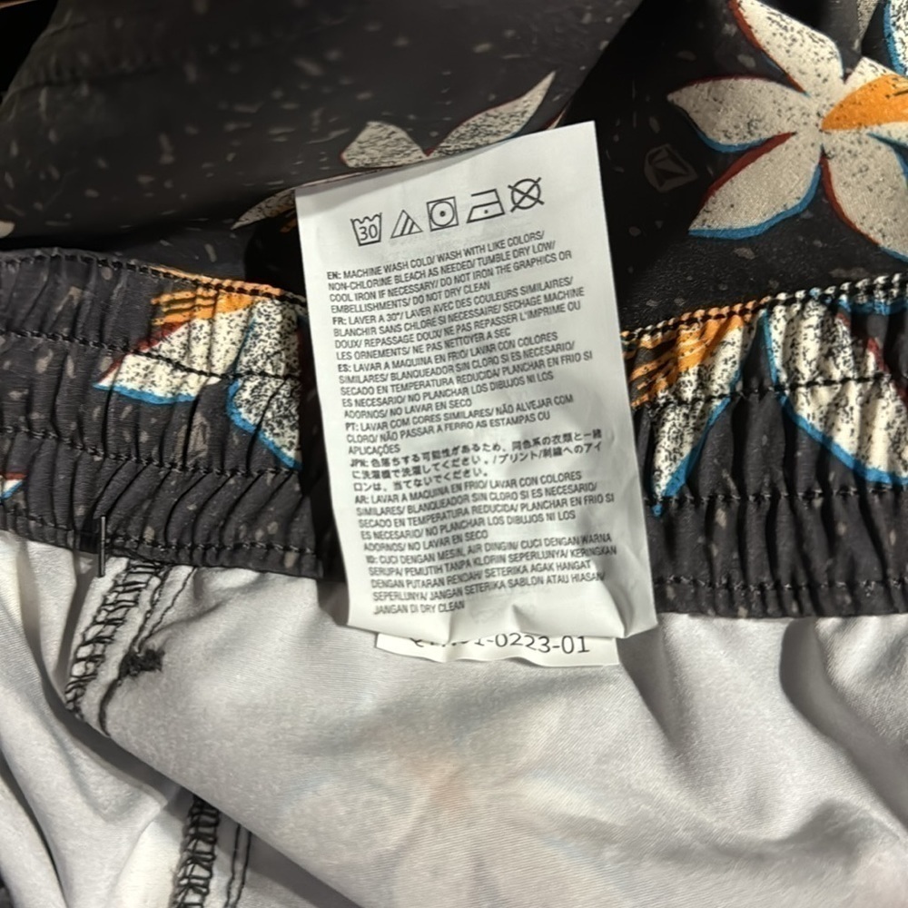 Volcom Manic Trunk 17 Men's Gray Floral Swim Trunks Size Extra Extra Large NWT - Picture 8 of 9